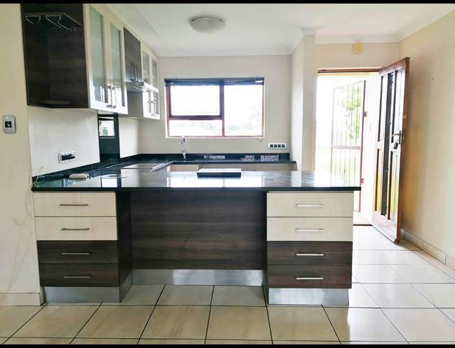 3 BEDROOM TOWNHOUSE RENTED IN LORRAINE